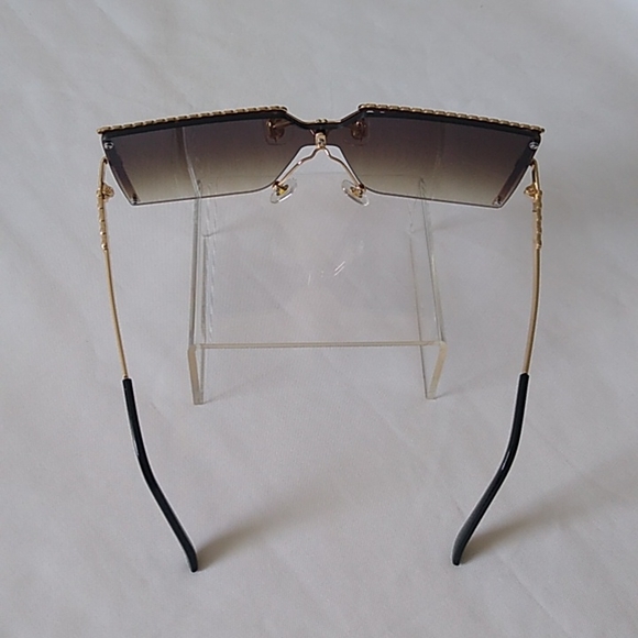 ✨"Sassy -N- Classy" fashion glasses✨ - Picture 3 of 3